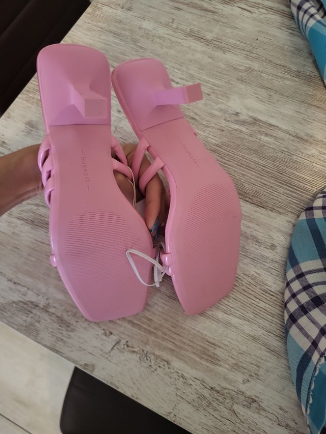 Sandalias rosa Bershka tacón bajo