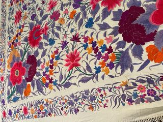 Manton Manila antiguo bordado a mano.