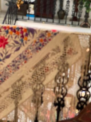 Manton Manila antiguo bordado a mano.