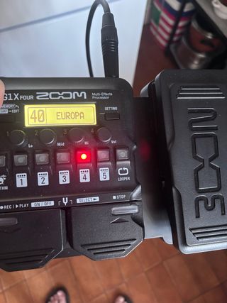 Zoom G1X Four - Pedal multiefectos guitarra