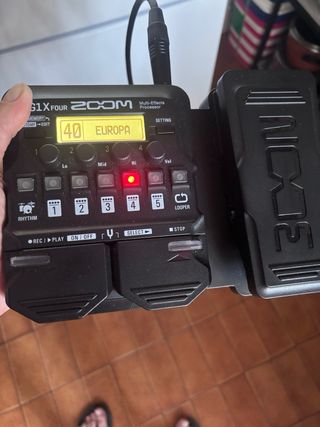 Zoom G1X Four - Pedal multiefectos guitarra