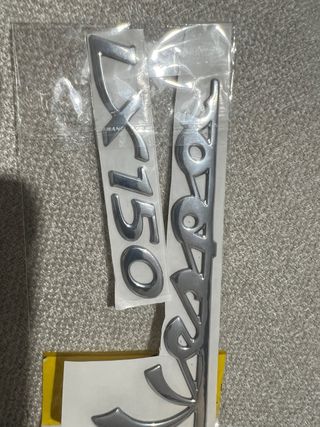 Pegatinas Vespa cromadas.