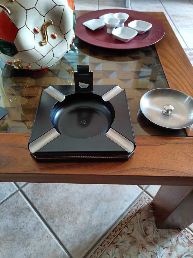 Posacenere Egoist | Portacenere in metallo