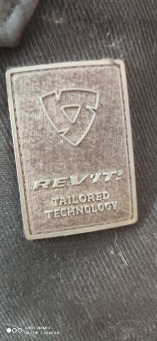 Chaqueta negra moto Revitt