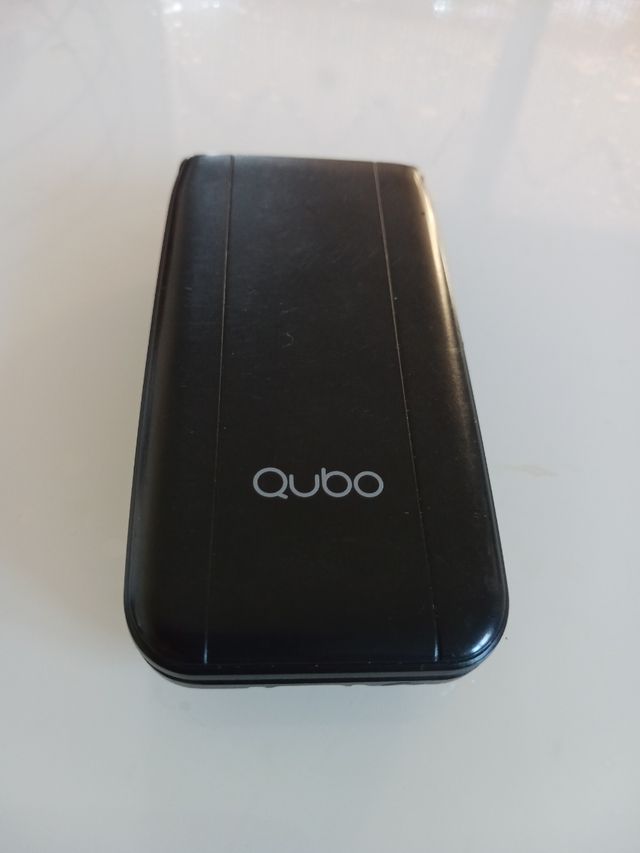 Móvil Qubo - Negro