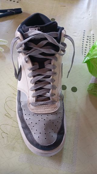 Zapatillas Nike grises y negras