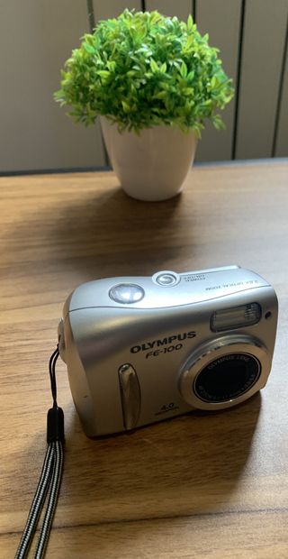 Olympus FE-100 - Fotocamera Digitale 4MP