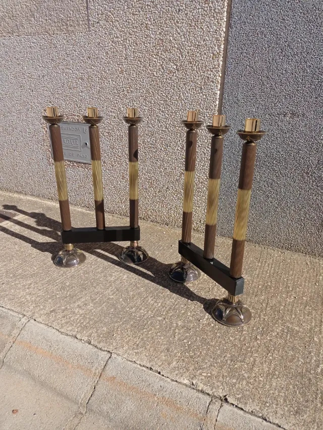 2Candelabros latón pulido en cuero