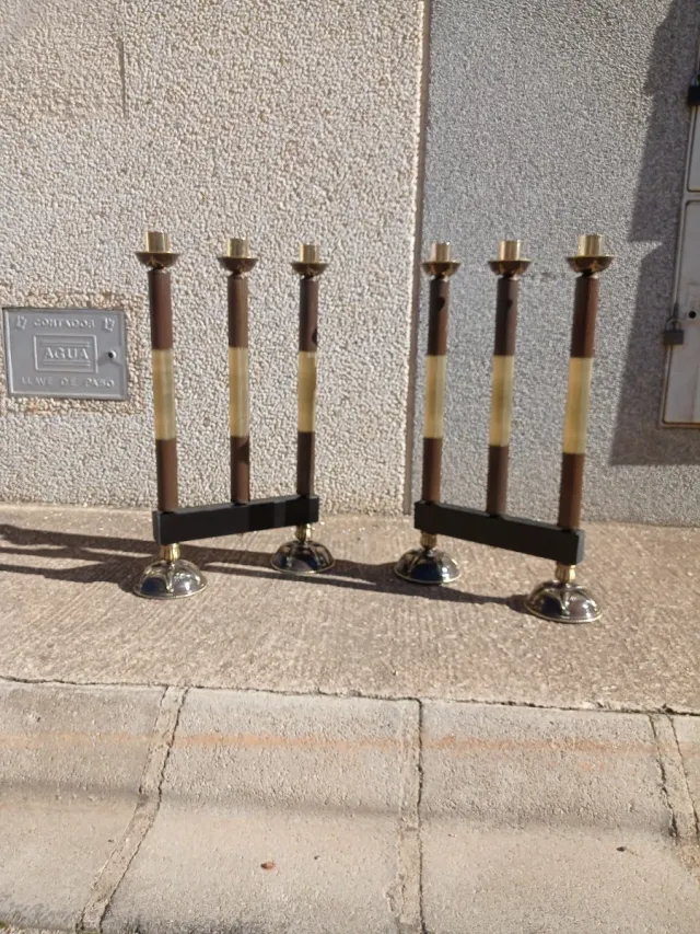 2Candelabros latón pulido en cuero