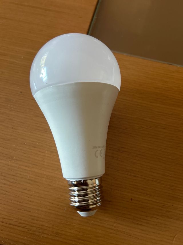 Bombilla LED 18W A70 blanca