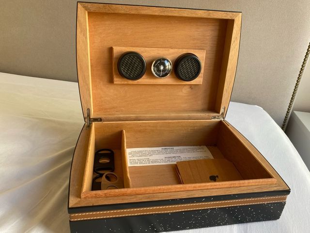 Caja Humidicador para puros.