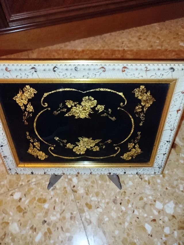 Bandeja decorativa dorada