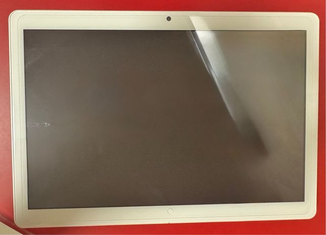 Tablet GOOGTEL dorada modelo G3 
Teclado y ratón