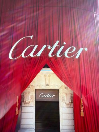 Caja Cartier roja y dorada