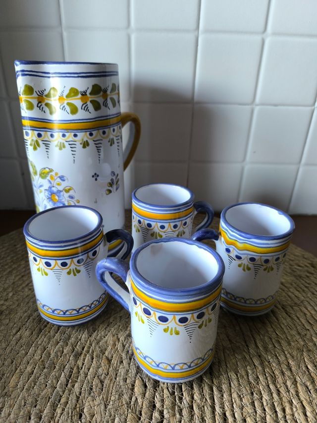 Jarra y 6 vasos de cerámica de Talavera