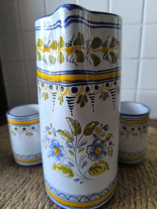 Jarra y 6 vasos de cerámica de Talavera
