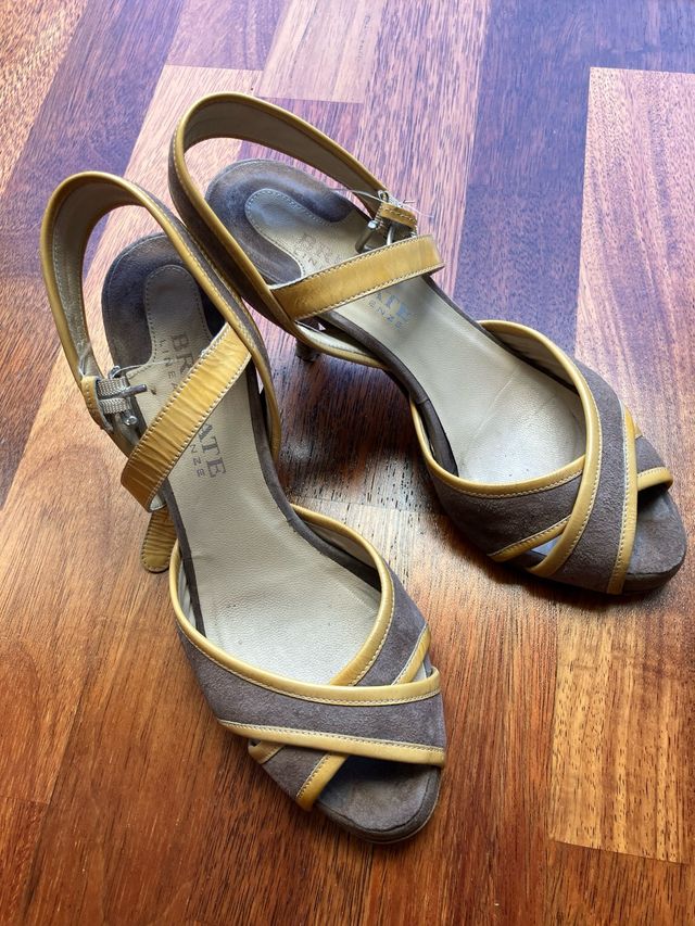 Sandali scamosciati beige e senape n. 37