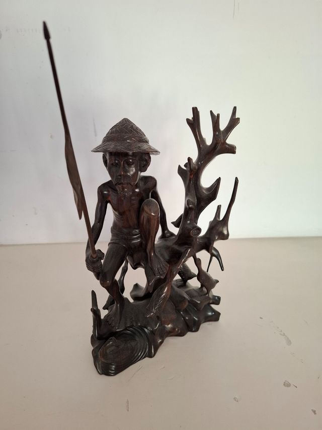Escultura pescador madera tallada