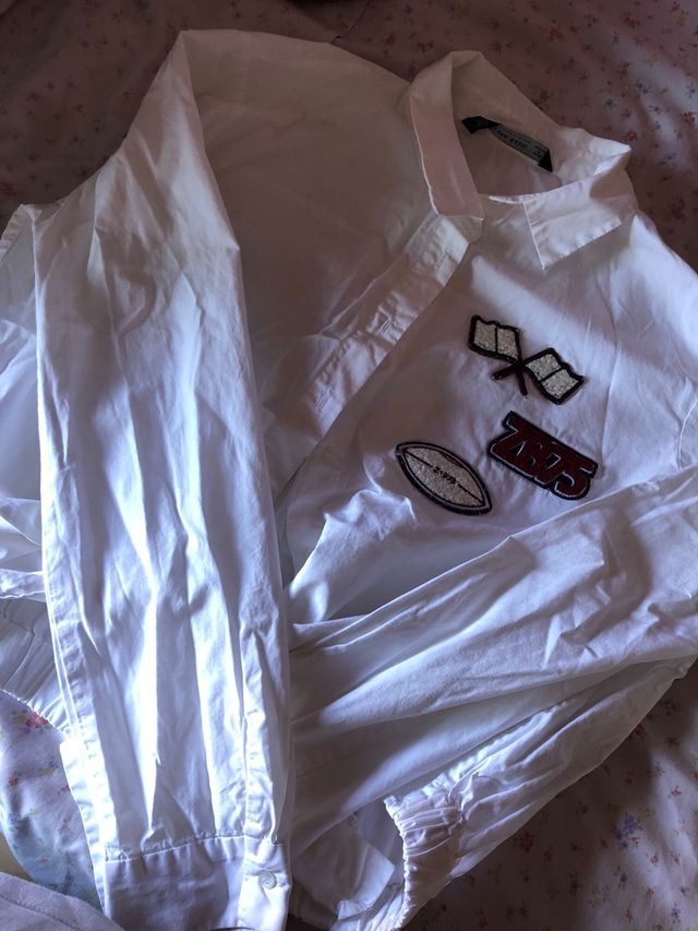 Camisa Zara blanca con parches