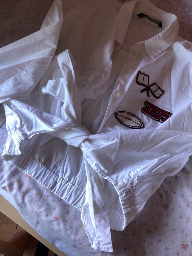 Camisa Zara blanca con parches
