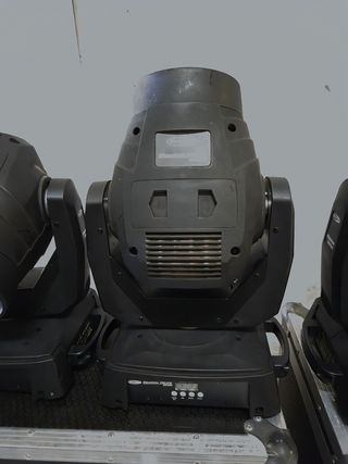 4 Cabezas Móviles Showtec 75 Beam LED