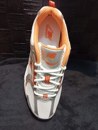 New Balance 530  Naranja y Blanco