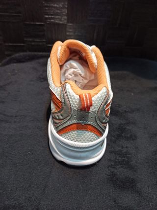 New Balance 530  Naranja y Blanco