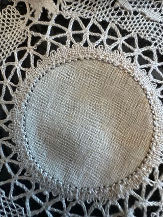 Bellissimi sottopiatti realizzati a tombolo 