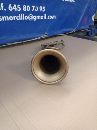 Trompeta decorativa dorada