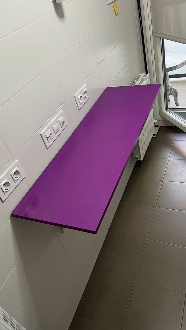 Mesa / tablero morado