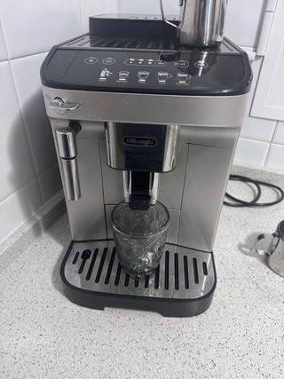 Cafetera Delonghi Magnifica Evo - Automática
