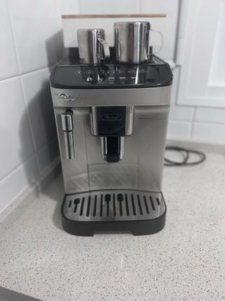 Cafetera Delonghi Magnifica Evo - Automática