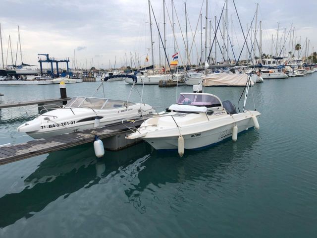 Barca Custom Ultramar 600