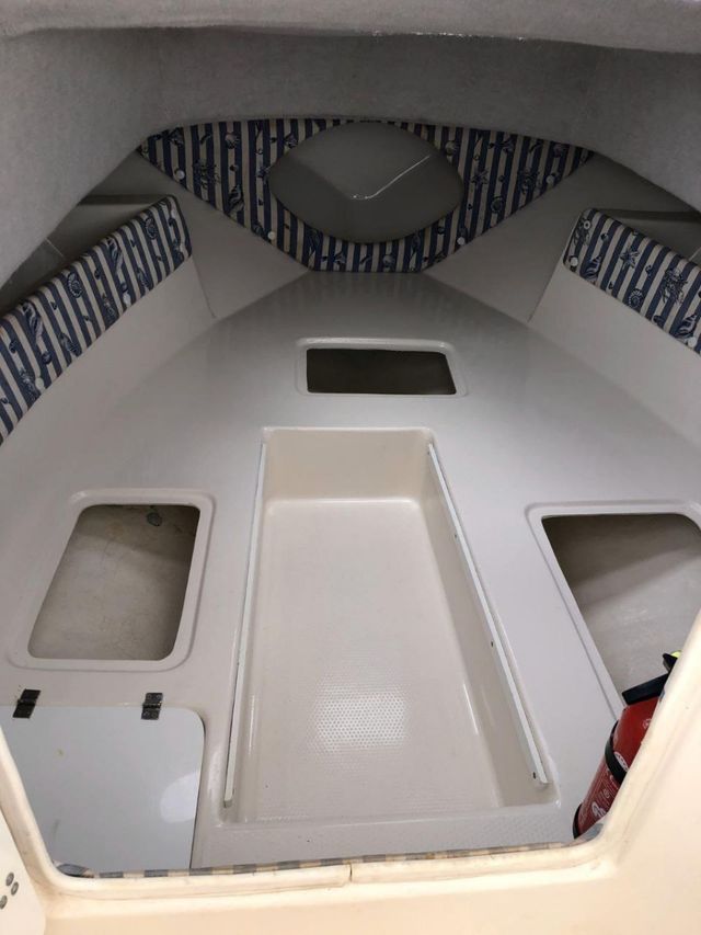 Barca Custom Ultramar 600