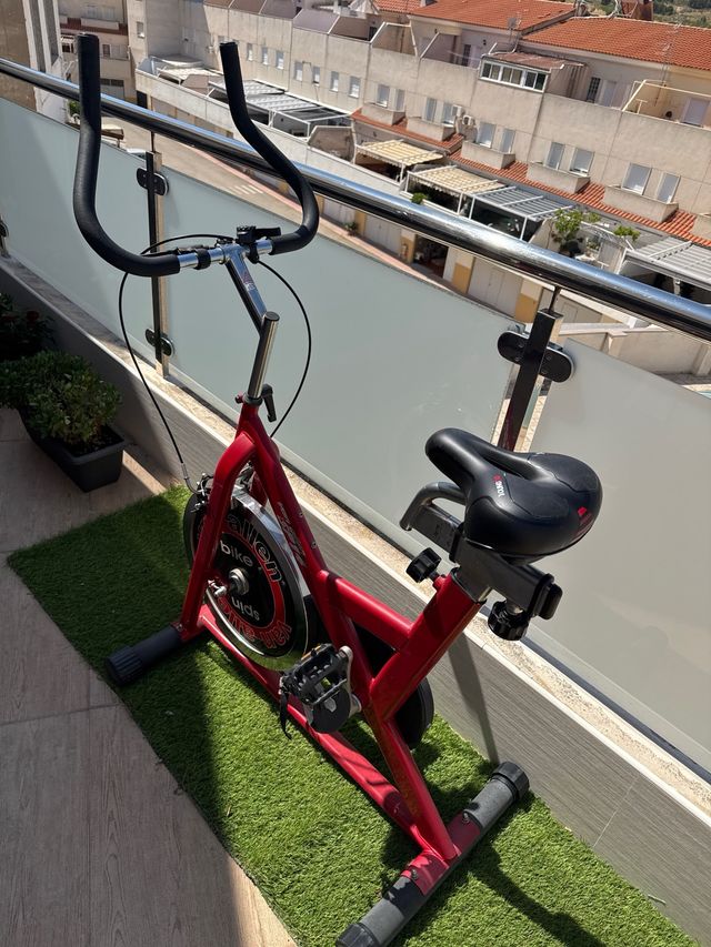 Bicicleta spinning roja