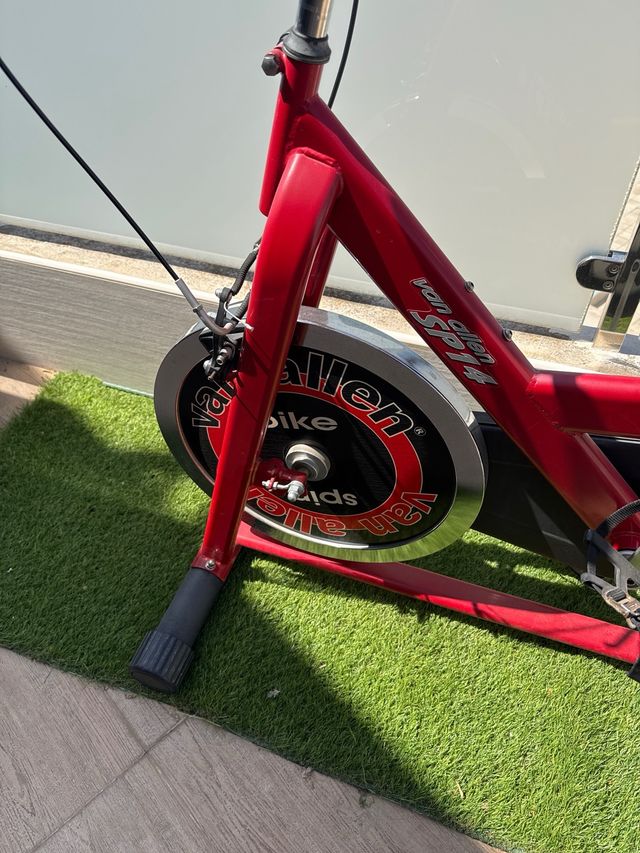 Bicicleta spinning roja