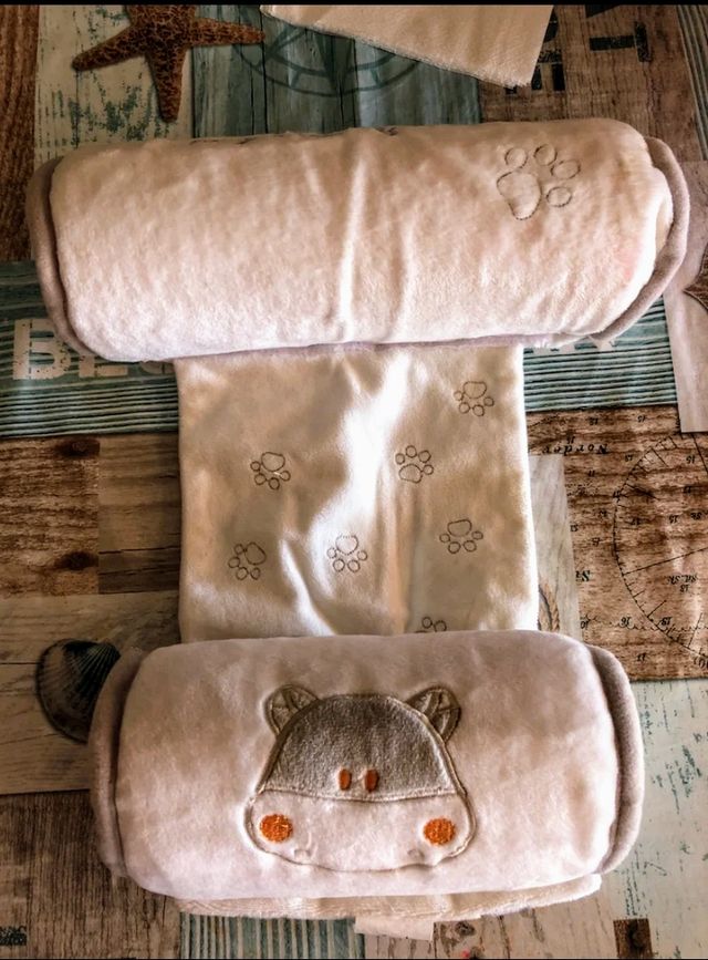 Cama individual metálica con somier de madera