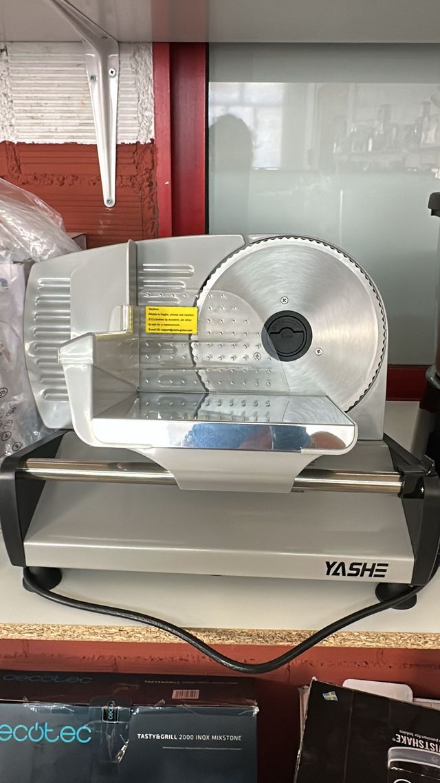 Tagliatrice di affettati YASHE SL-518