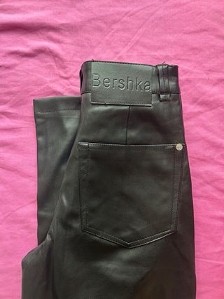 Pantalones Bershka cuero negros