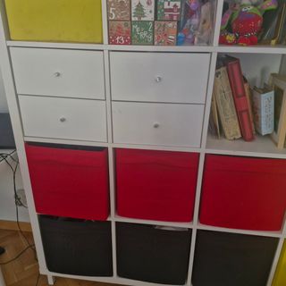 Estantería Kallax Ikea blanca, con cajones