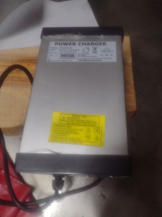 Cargador Bateria 84V 10A. Power Charger
