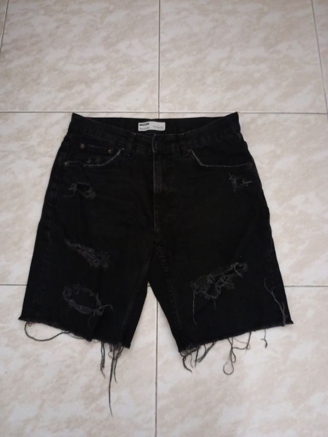 Shorts Bershka negros rotos