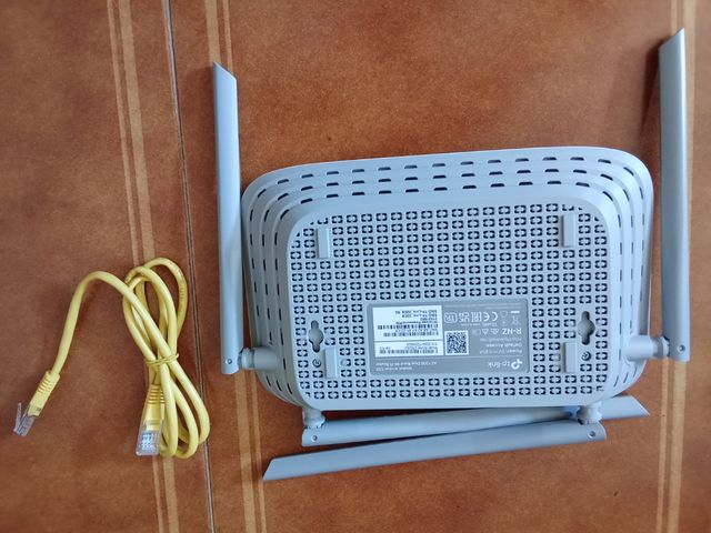 Cama individual metálica con somier de madera