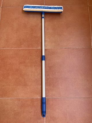 Limpiacristales con mango telescópico