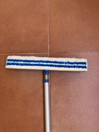 Limpiacristales con mango telescópico