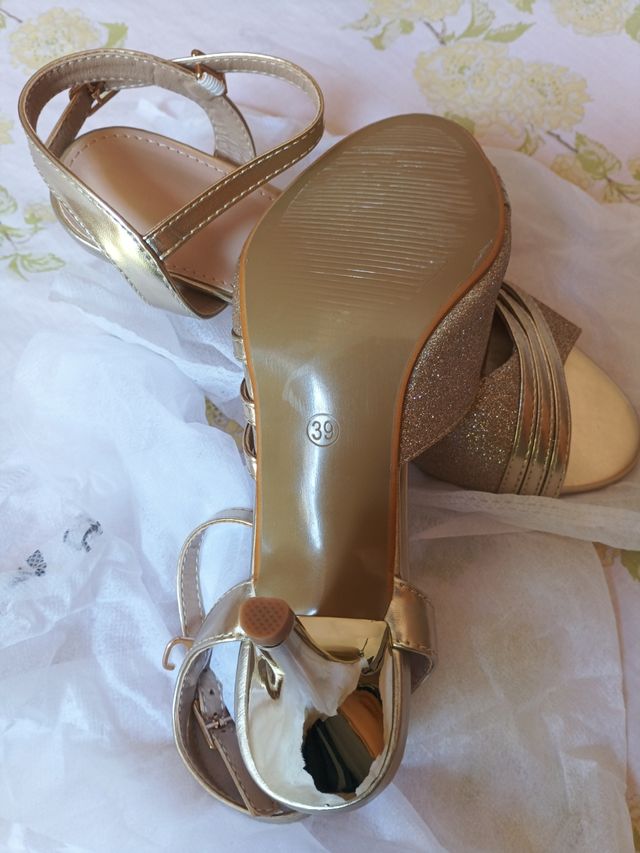 Sandalias tacón dorado 39 NUEVAS