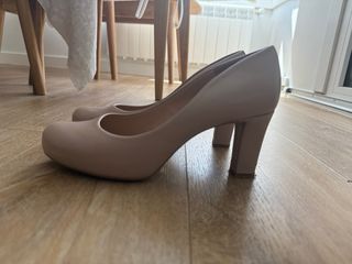 Tacones beige Unisa - Talla 38