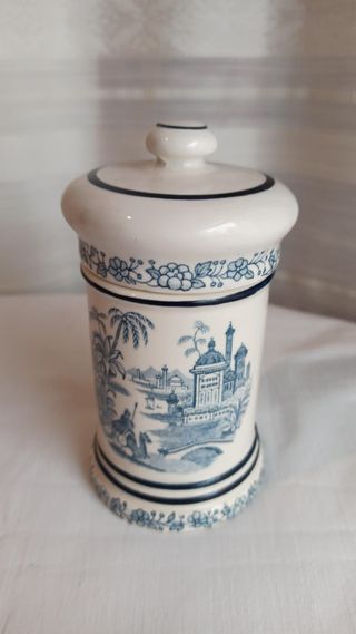 Botes farmacia y plato Sevilla: Decoración vintage