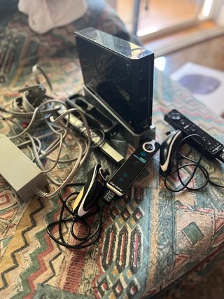 Wii + 2 mandos + 5 juegos