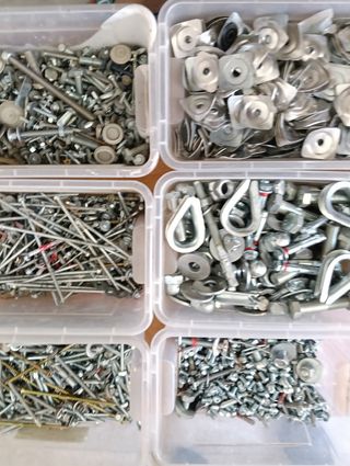 Surtido de tornillos y fijaciones